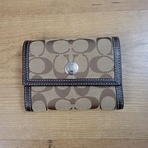 COACH SNAP BROWN TRIFOLD WALLET